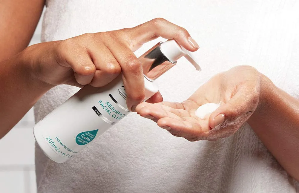 AMELIORATE Resurfacing Facial Cleanser 200ml