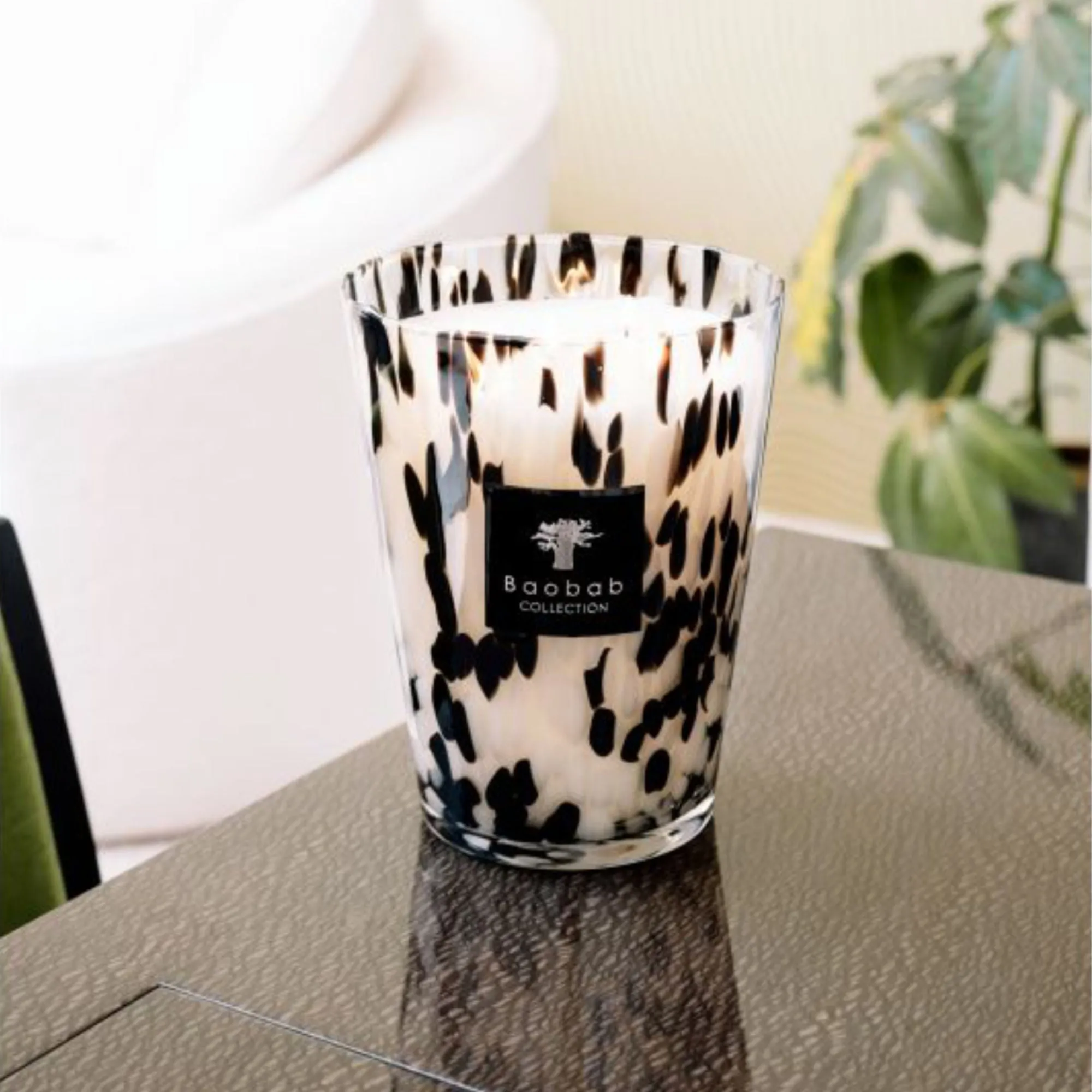 Black Pearls Scented Candle - 16cm