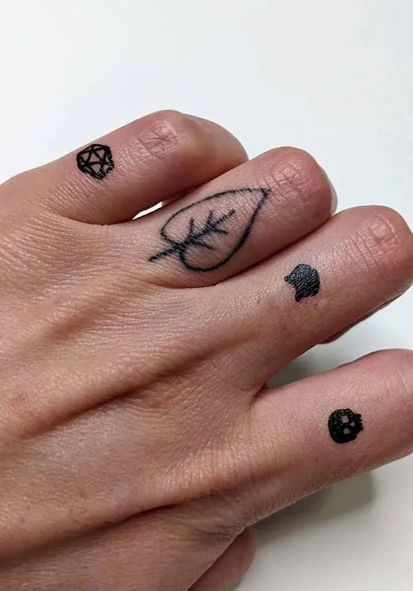 D20 | STAMP & EYELINER