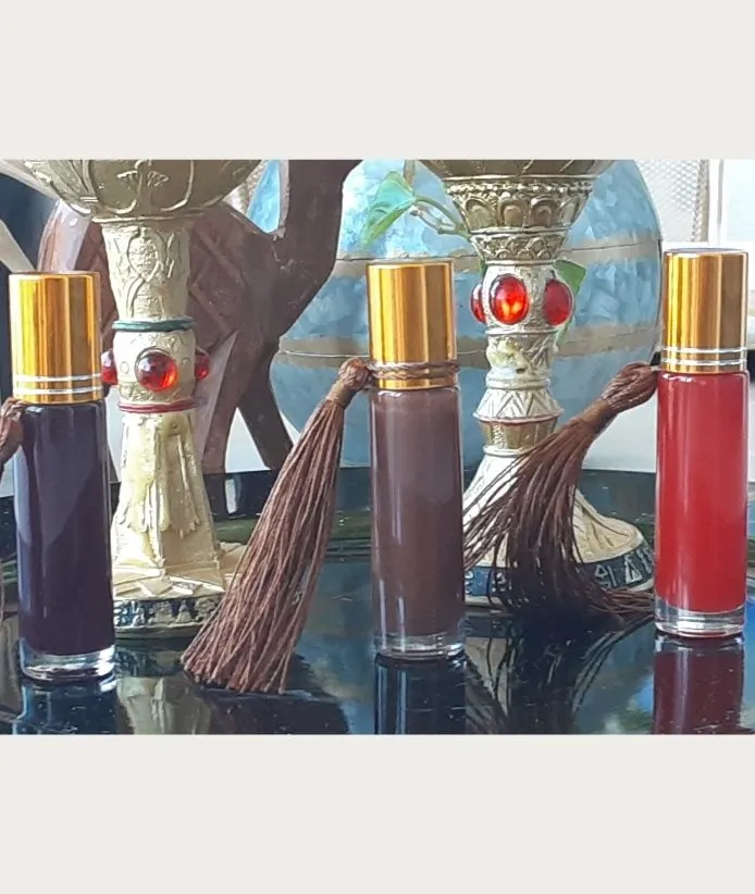 Topaz Oasis Queen | Queen Hagar Garnet | Lip Oil Gloss | Strawberry Seed | Egyptian Geranium | Jojoba | Coconut